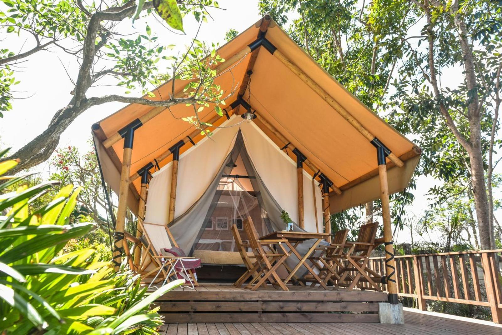 The Park - Silang Hotel Bagian luar foto
