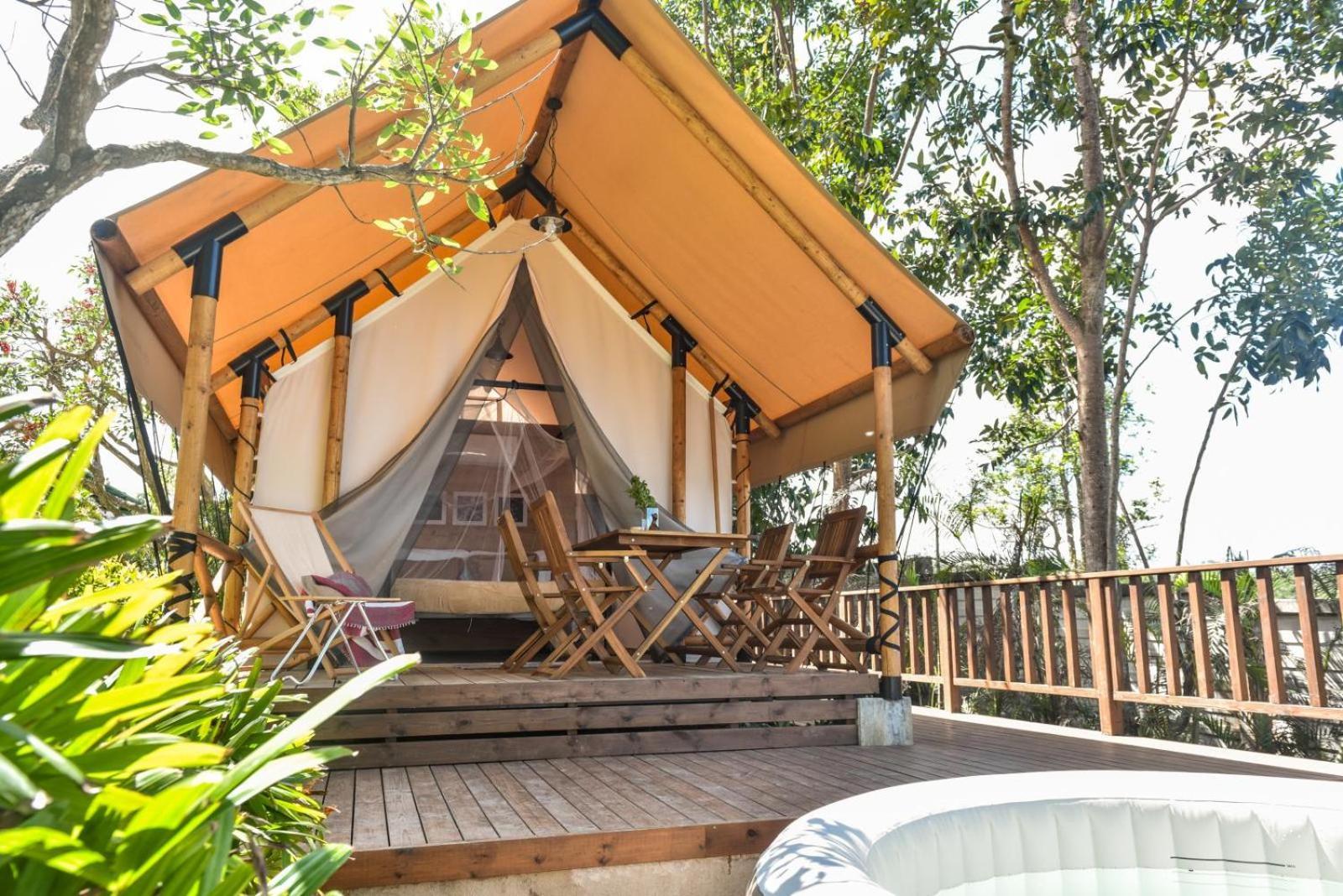 The Park - Silang Hotel Bagian luar foto