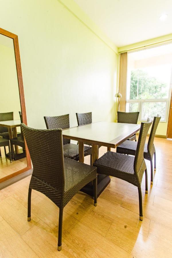 The Park - Silang Hotel Bagian luar foto
