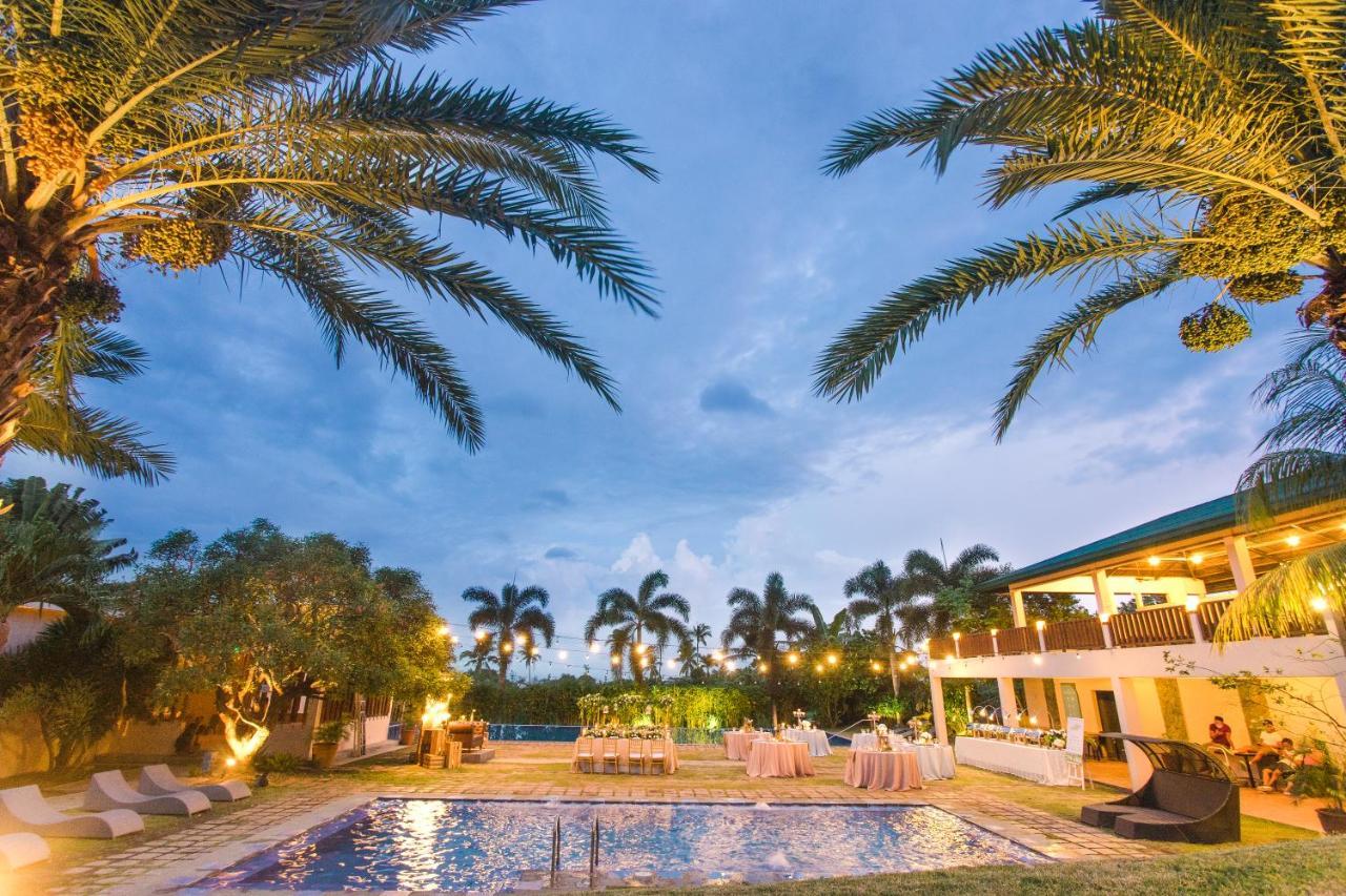 The Park - Silang Hotel Bagian luar foto